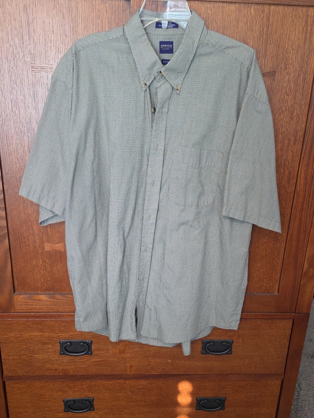 Arrow Men's Short-Sleeve Button-Down Shirt in Light Gray and Blue Microcheck